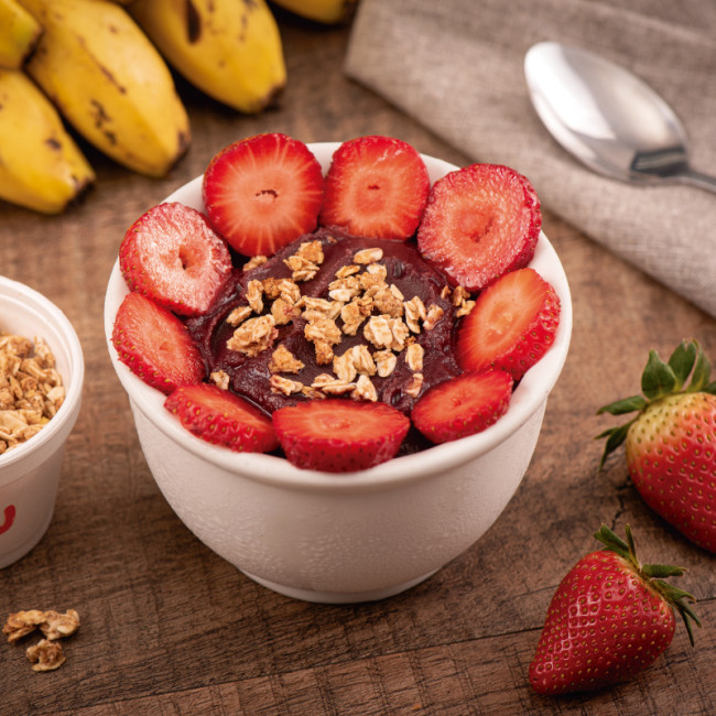 Açaí com Granola e Morango